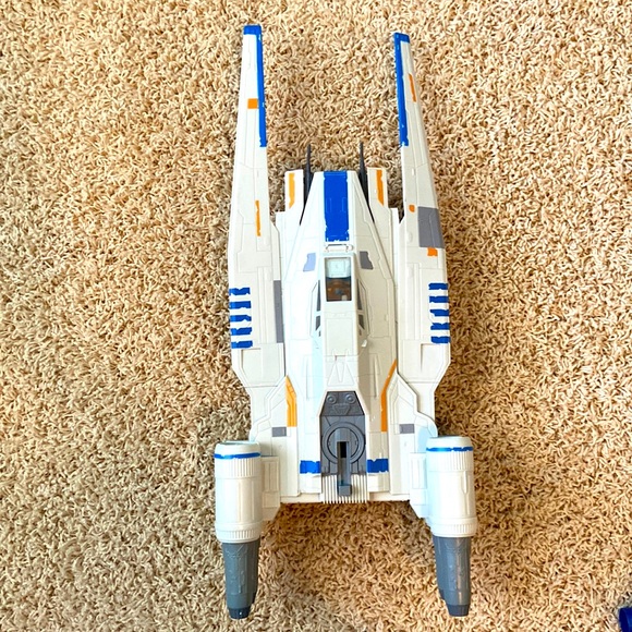 DISNEY STAR WARS ROGUE ONE REBEL U-WING FIGHTER SHIP AND CAPTAIN - Picture 1 of 6